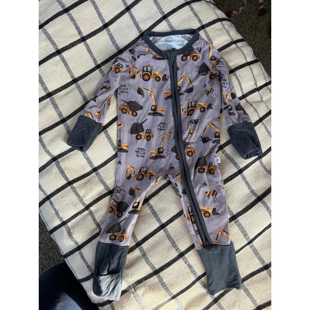 Jammie Session Bamboo Construction Romper size 0-3M. GUC for minor pilling - Picture 1 of 3